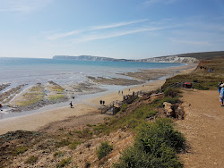Compton Beach'in fotoğrafı dağlarla çevrili