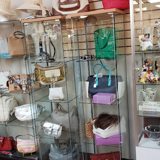 Thrift Store «Assistance League of Phoenix Thrift Boutique», reviews and photos, 7044 N 7th St, Phoenix, AZ 85020, USA