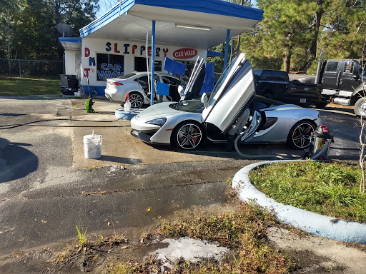 DMJ's Slippery & Wet en Waycross