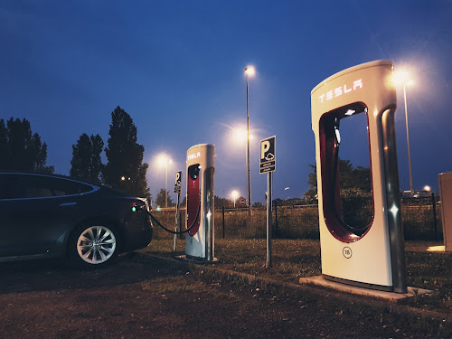 Borne de recharge de véhicules électriques Tesla Supercharger Orgeval