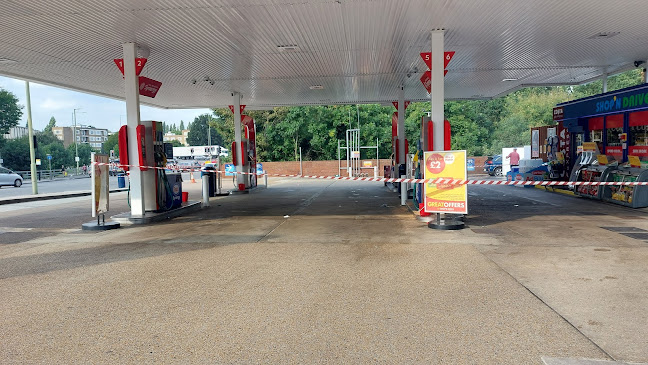 ESSO RONTEC GOLDERS GREEN - Gas station