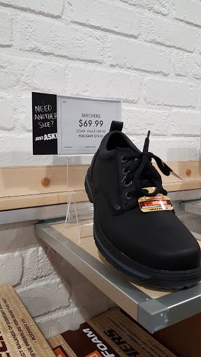 Shoe Store «DSW Designer Shoe Warehouse», reviews and photos, 520 E Waterfront Dr, Homestead, PA 15120, USA