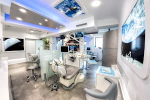 Fuenlabrada Dental Clinic Smilelife image