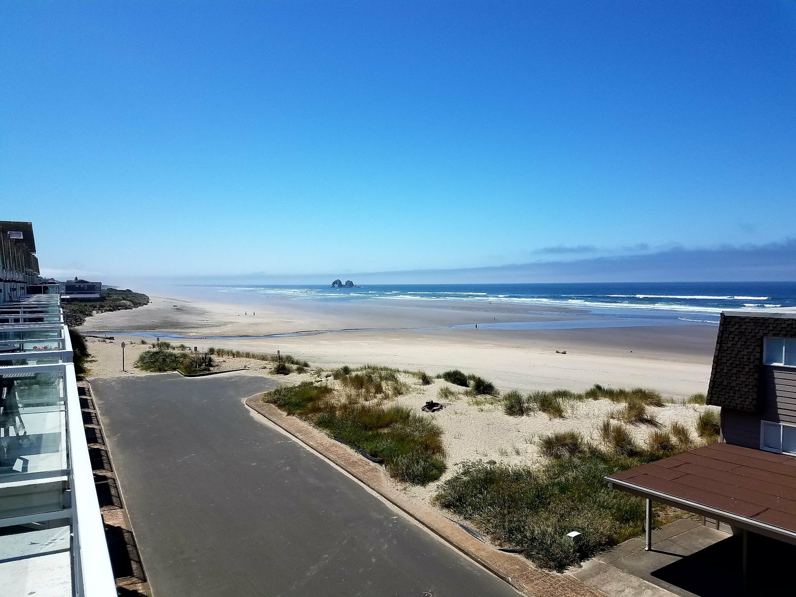 Foto von Diamond Beach mit beiger sand Oberfläche