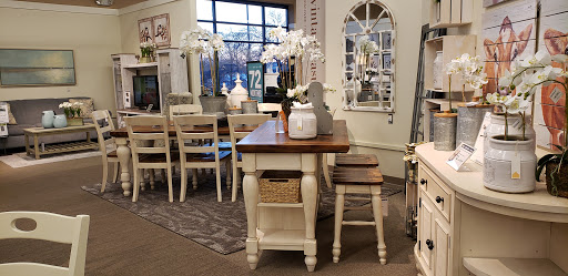 Furniture Store «Ashley HomeStore», reviews and photos, 905 Perimeter Dr, Schaumburg, IL 60173, USA