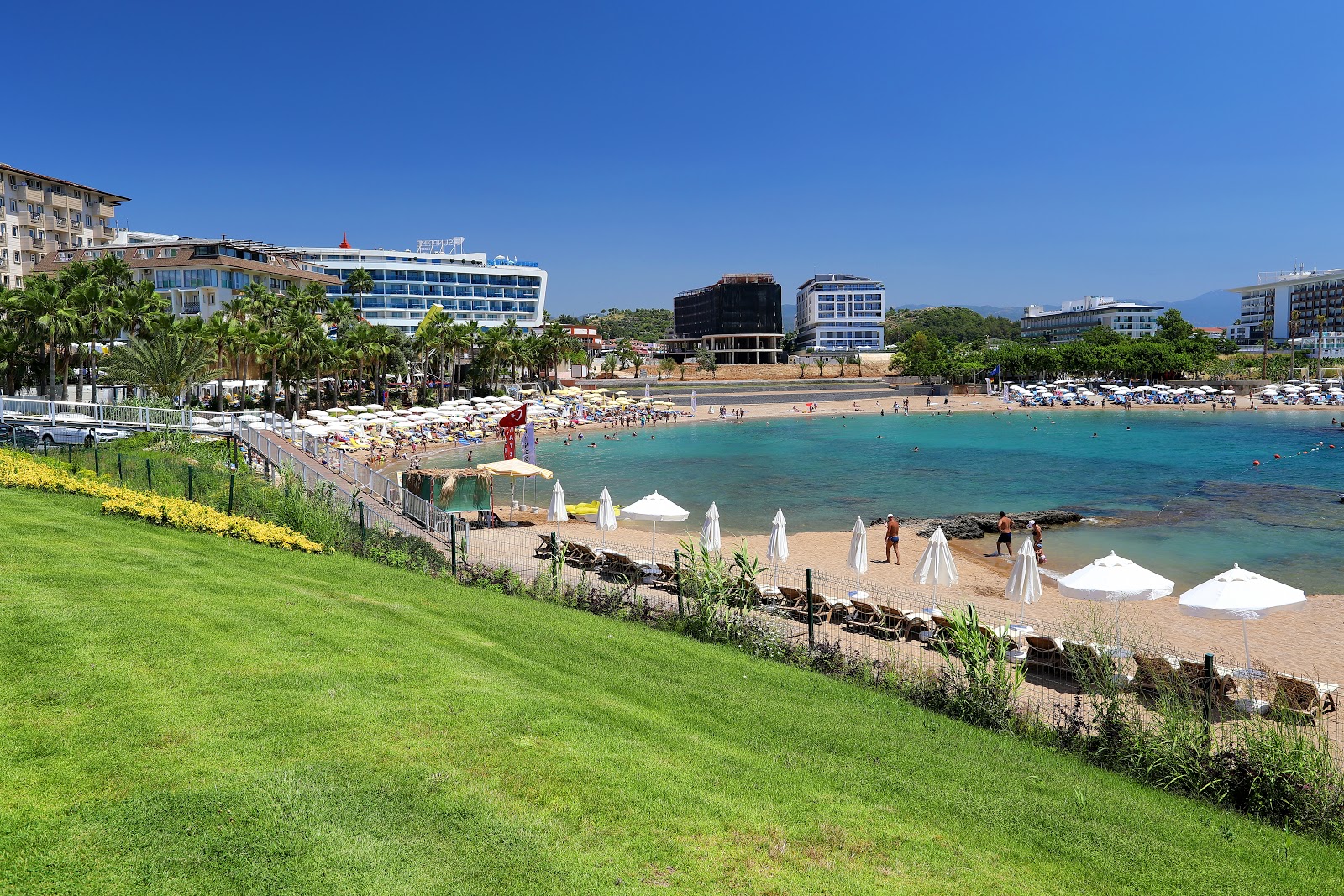 Zdjęcie Lonicera Resort beach z mała zatoka