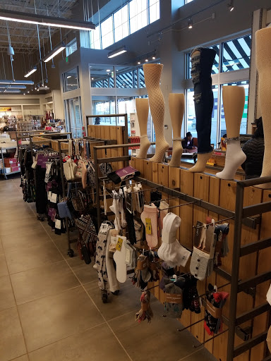 Shoe Store «DSW Designer Shoe Warehouse», reviews and photos, 10060 Reisterstown Rd, Owings Mills, MD 21117, USA