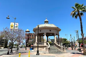 Mariachi Plaza image