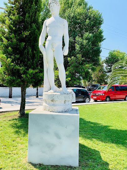 Άγαλμα Αυγούστου Θεολογίτη/Statue of A. Theologitis