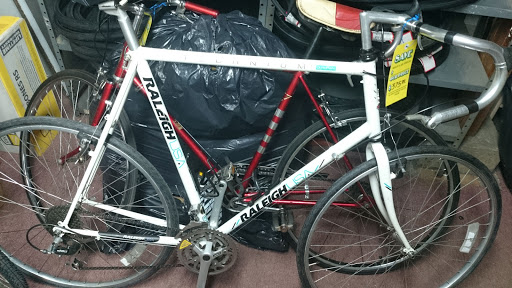 Bicycle Store «Roberts Cycle Shop Chicago», reviews and photos, 7054 N Clark St, Chicago, IL 60626, USA