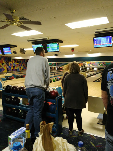 Bowling Alley «Bowl-A-Rena Bowling Lanes», reviews and photos, 200 Baughman Ave, Jeannette, PA 15644, USA