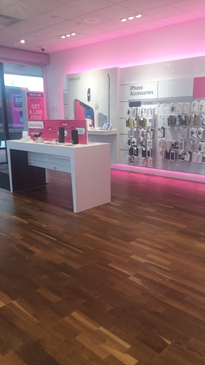 Cell Phone Store «T-Mobile», reviews and photos, 184 Penn Mart Ct #19, New Castle, DE 19720, USA