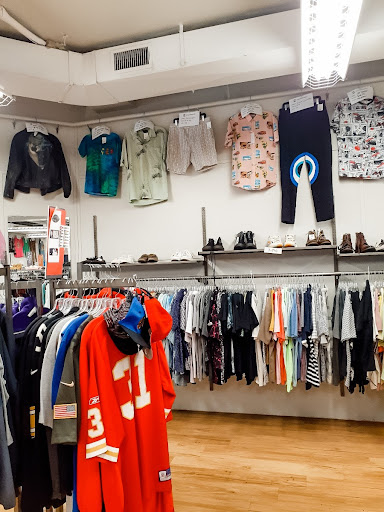 Used Clothing Store «Crossroads Trading Co», reviews and photos, 1730 Sherman Ave, Evanston, IL 60201, USA