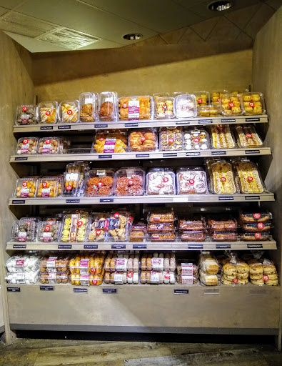 Grocery Store «Giant Food Stores», reviews and photos, 310 S Henderson Rd, King of Prussia, PA 19406, USA