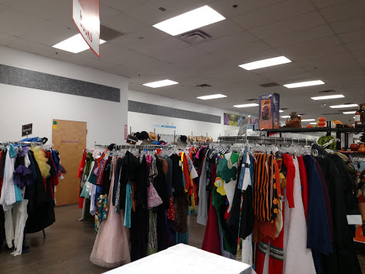 Thrift Store «32nd St & Chandler Goodwill Retail Store & Donation Center», reviews and photos, 15633 S 32nd St, Phoenix, AZ 85048, USA