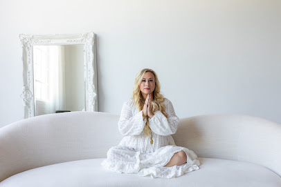 Jessica Valor: Energy & Sound Healer | Spiritual Life Coach | Massage Therapy & Bodywork