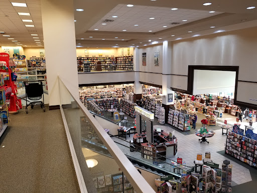 Book Store «Barnes & Noble», reviews and photos, 4015 Medina Rd, Akron, OH 44333, USA