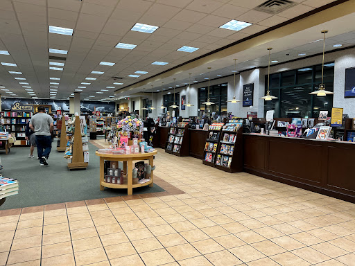 Book Store «Barnes & Noble», reviews and photos, 1180 Raritan Rd, Clark, NJ 07066, USA