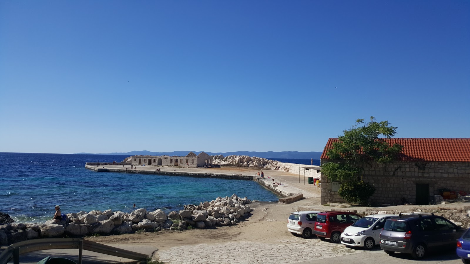 Foto de Mihajla beach y el asentamiento