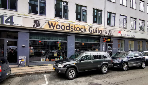 Woodstock Guitars