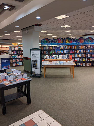 Book Store «Barnes & Noble», reviews and photos, 2800 S Rochester Rd, Rochester Hills, MI 48307, USA