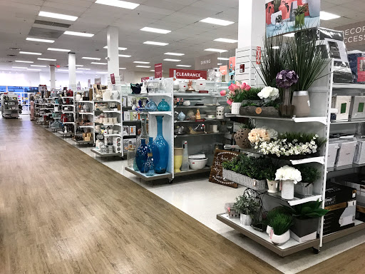 Department Store «T.J. Maxx & HomeGoods», reviews and photos, 198 Alewife Brook Pkwy, Cambridge, MA 02138, USA