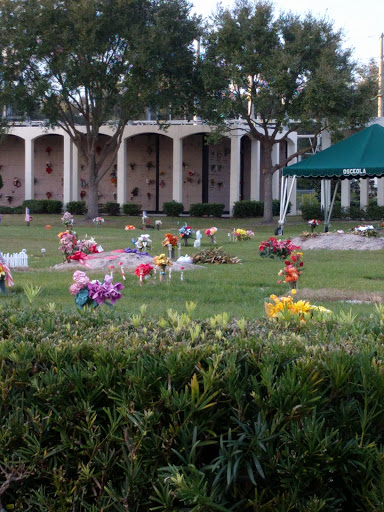 Cemetery «Osceola Memory Gardens - Funeral Homes, Cemetery & Crematory», reviews and photos, 1717 Old Boggy Creek Rd, Kissimmee, FL 34744, USA