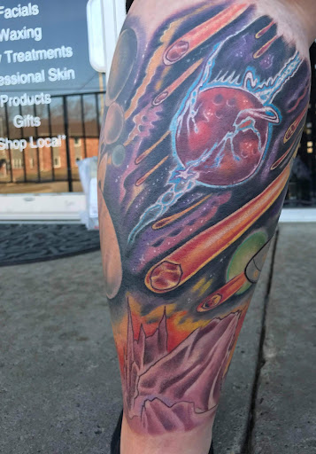 Explore hand henna tattoo ideas, creative tattoo ideas in Ankeny, available at All Day Tattoo and Art Studio