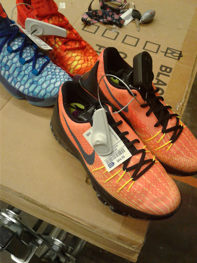 Clothing Store «Ross Dress for Less», reviews and photos, 523 S MacDade Blvd, Holmes, PA 19043, USA