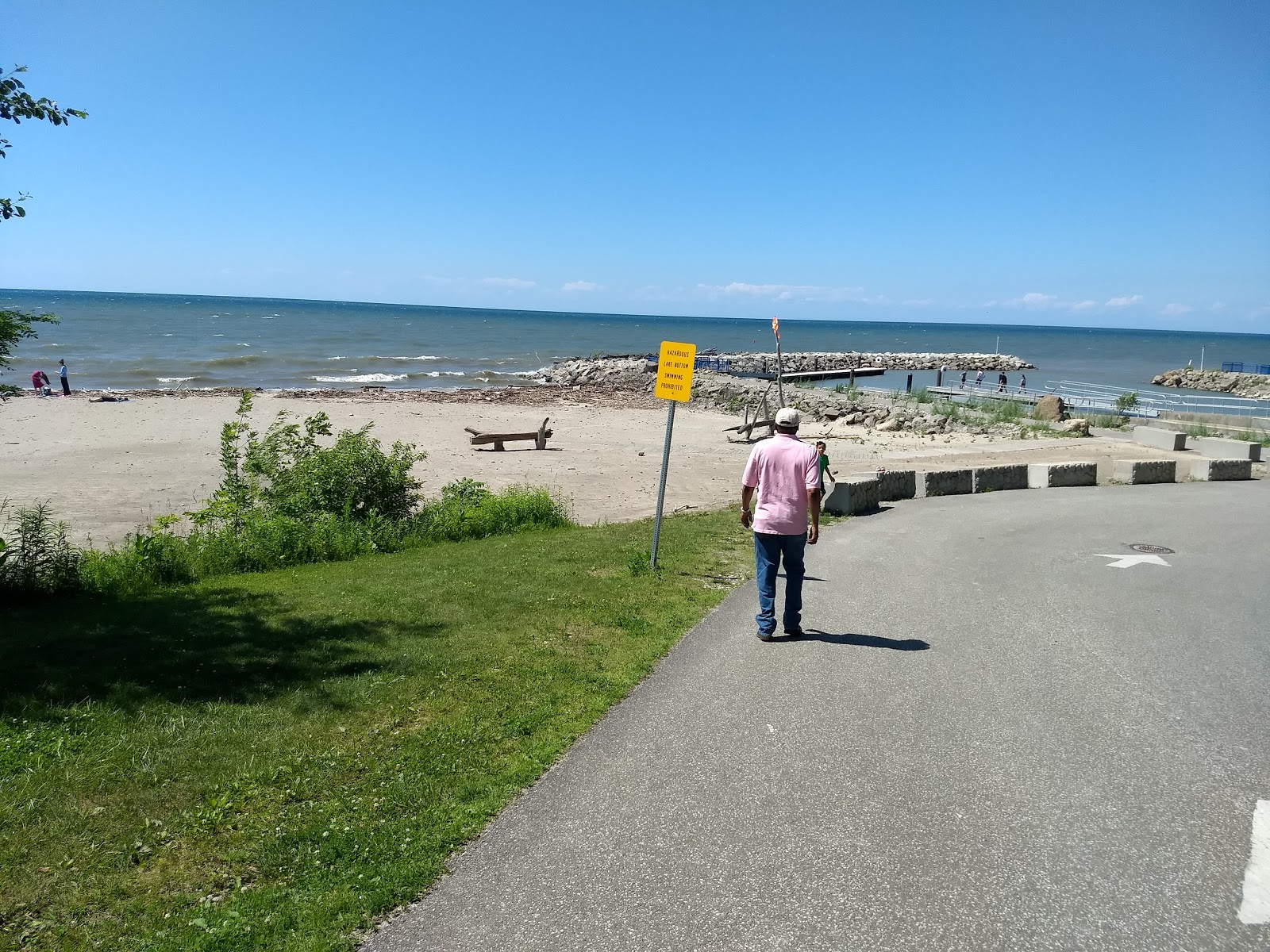 Zdjęcie Shades Beach położony w naturalnym obszarze