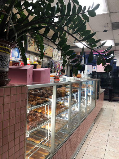 Donut Shop «Yummy Donuts & Croissants», reviews and photos, 13439 Osborne St # 12, Arleta, CA 91331, USA