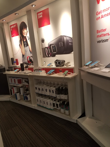 Cell Phone Store «Verizon», reviews and photos, 28117 Telegraph Rd, Southfield, MI 48034, USA