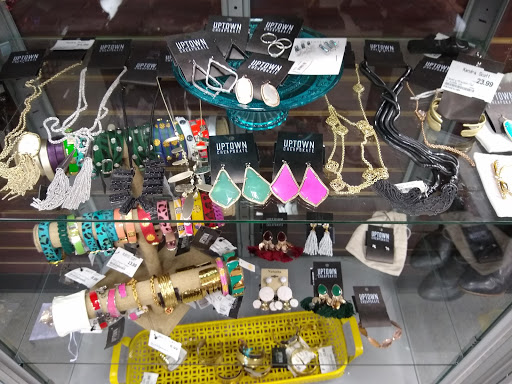 Clothing Store «Uptown Cheapskate», reviews and photos, 8228 E 61st St #101, Tulsa, OK 74133, USA