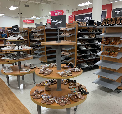 Department Store «T.J. Maxx», reviews and photos, 1751 Ritchie Station Ct, Capitol Heights, MD 20743, USA