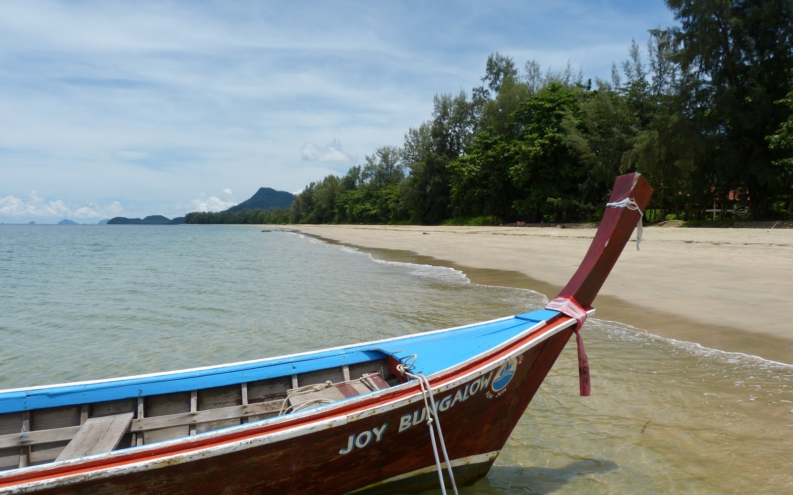 Foto de Koh Jum Beach localizado em área natural