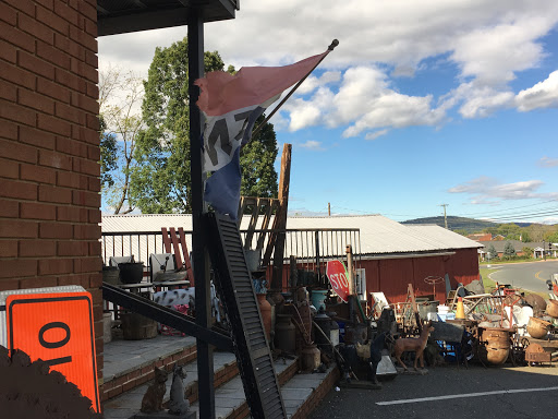 Antique Furniture Store «Old American Barn», reviews and photos, 107 Martinsburg Ave, Gordonsville, VA 22942, USA