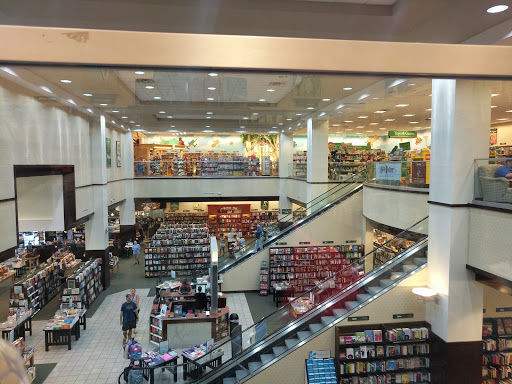 Book Store «Barnes & Noble», reviews and photos, 4015 Medina Rd, Akron, OH 44333, USA