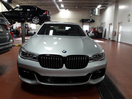 BMW Dealer «BMW of Milwaukee North», reviews and photos, 5990 N Green Bay Ave, Glendale, WI 53209, USA
