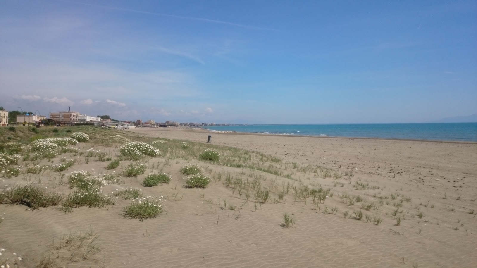 Fotografie cu Spiaggia Attrezzata - locul popular printre cunoscătorii de relaxare