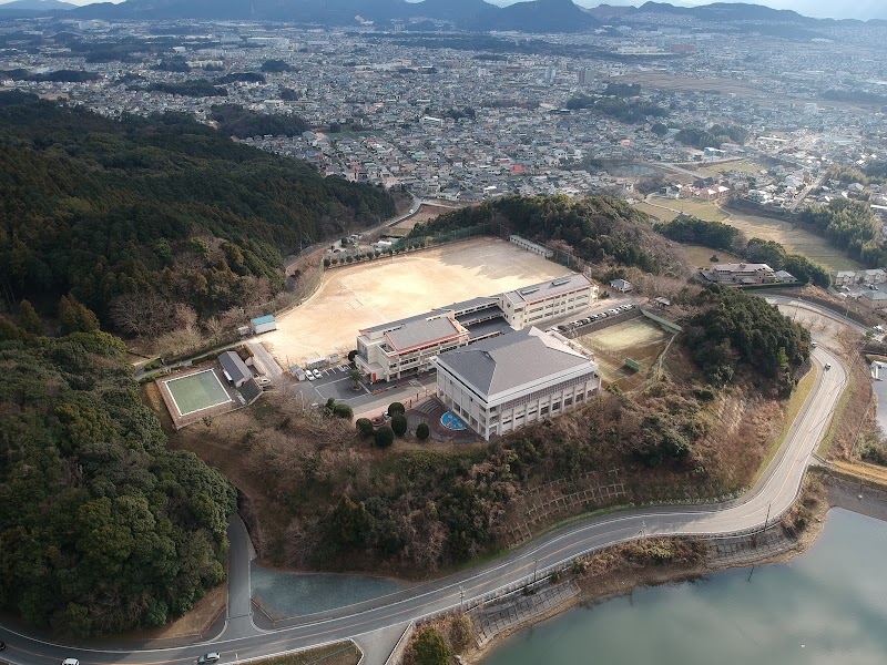 須恵町立須恵東中学校