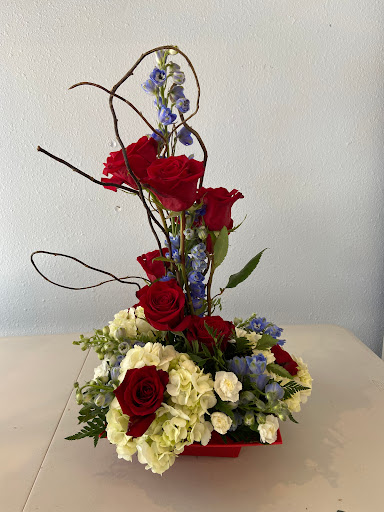 Florist «BloomTown Florist», reviews and photos, 218 W Bay Dr, Largo, FL 33770, USA