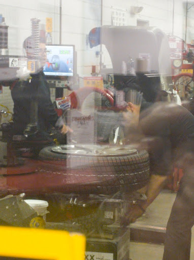 Tire Shop «Discount Tire», reviews and photos, 5505 South La Grange Road, Countryside, IL 60525, USA