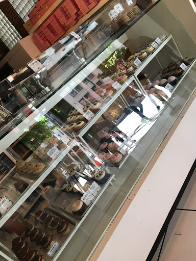 Cafe «Cupcake Royale», reviews and photos, 108 Pine St, Seattle, WA 98101, USA