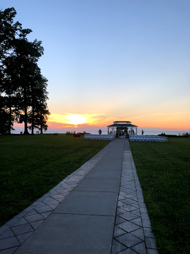 Restaurant «Horizons Restaurant & Lounge», reviews and photos, 4888 N Broadway, Geneva, OH 44041, USA