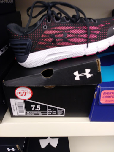 Shoe Store «Famous Footwear», reviews and photos, 1257 S Federal Hwy, Pompano Beach, FL 33062, USA