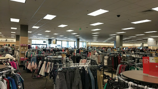 Department Store «Nordstrom Rack Sunset Valley Shopping Center», reviews and photos, 5601 Brodie Ln, Sunset Valley, TX 78745, USA