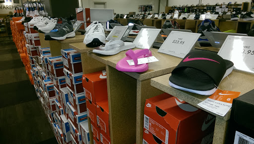 Shoe Store «DSW Designer Shoe Warehouse», reviews and photos, 1885 County Rd D E, Maplewood, MN 55109, USA