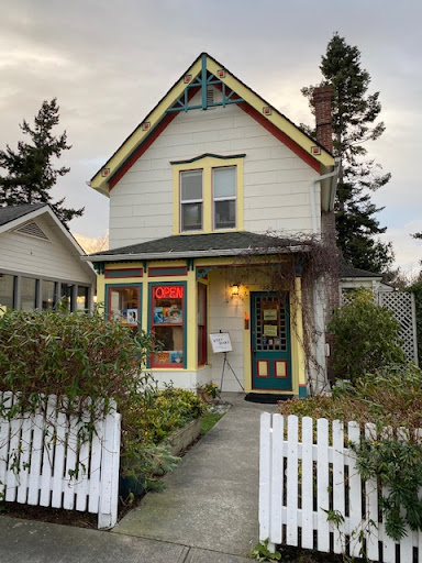 Used Book Store «Serendipity the Used Book Pl», reviews and photos, 223 A St, Friday Harbor, WA 98250, USA