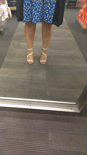 Shoe Store «DSW Designer Shoe Warehouse», reviews and photos, 6971 Grand Ave, Gurnee, IL 60031, USA