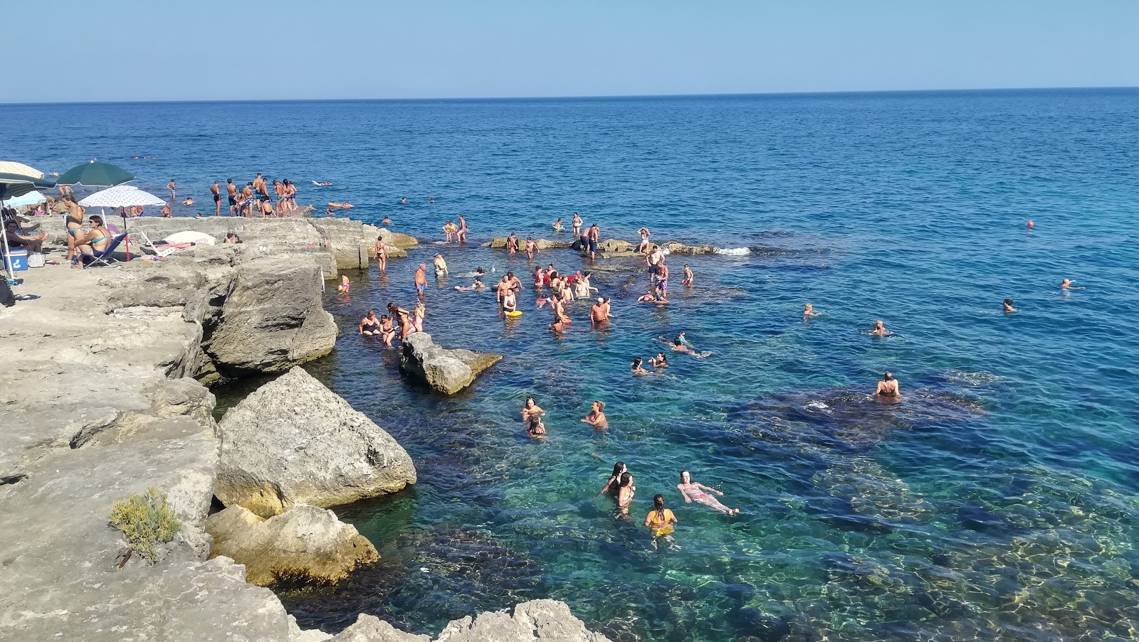 Foto von Spiaggia della Botte mit rocky shore Oberfläche